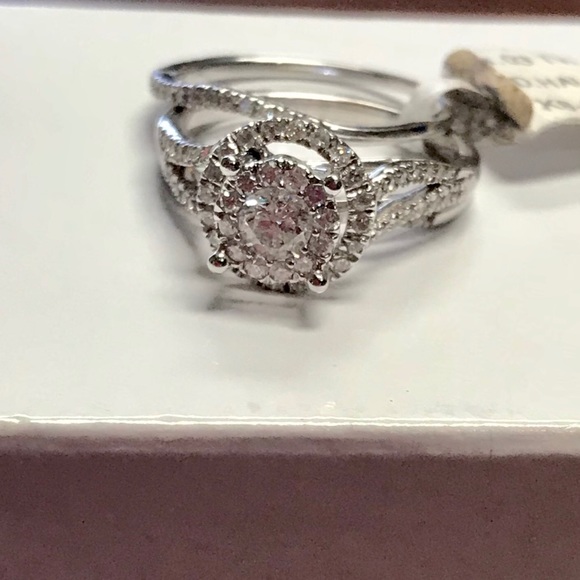 *SALE* 1.03 diamond ring with 2 matching bands - Picture 7 of 8
